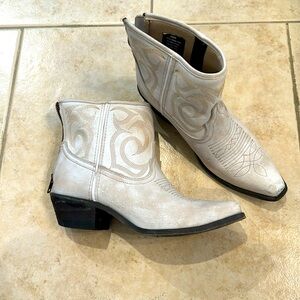 Laredo women’s ankle boot